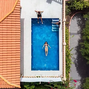 Duque Nest Hostel